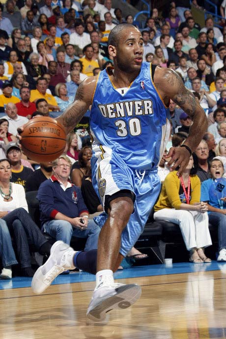 及防守端的 及防守端的